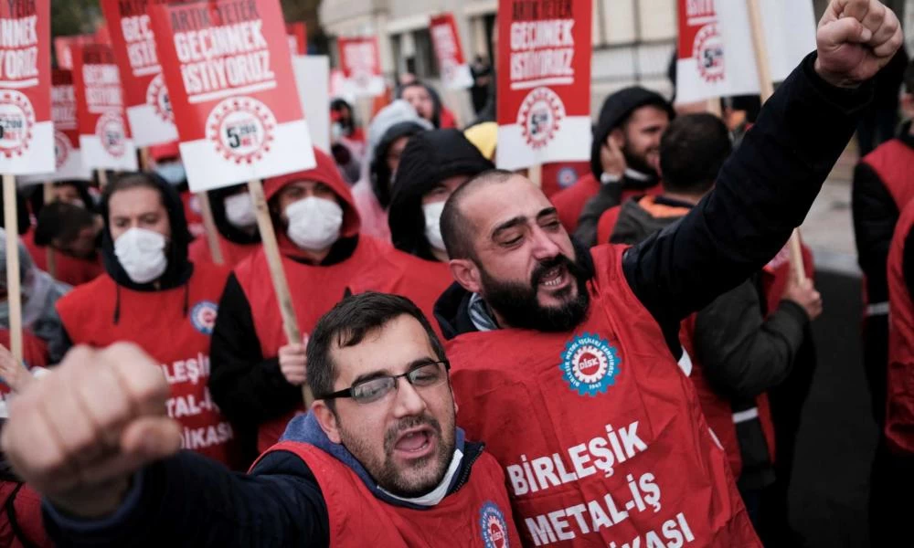 Τουρκία: Οργή και απόγνωση – Διαδήλωση χιλιάδων πολιτών για την οικονομία